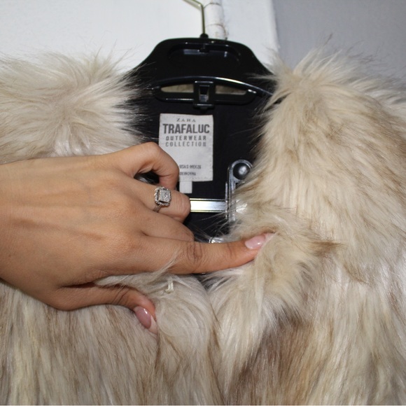 ZARA FUR VEST - Picture 5 of 9